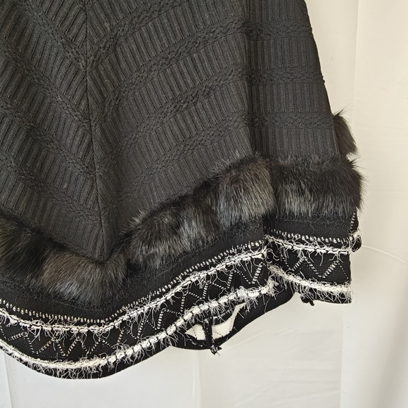 Ming Wang Faux Fur Trim Knit Cape In Black Fringe White Size Medium - Picture 2 of 12